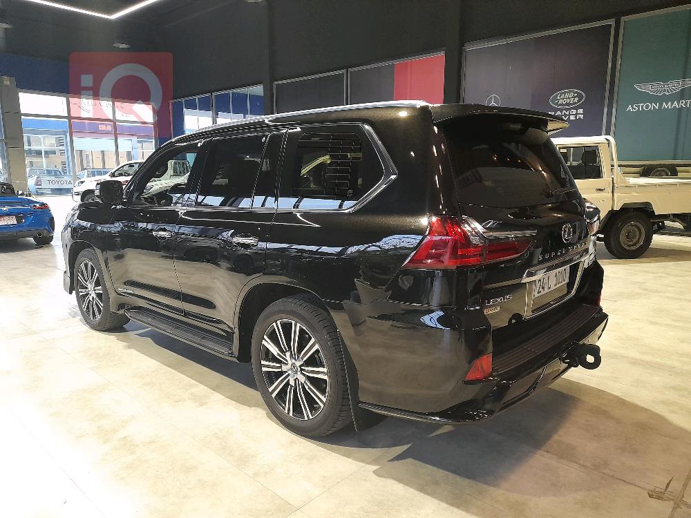 Lexus LX